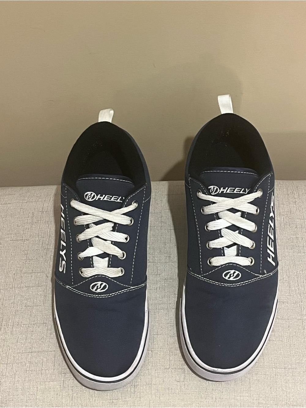 Heelys Men's Navy and White Low-Top Skate Sneakers, size 8